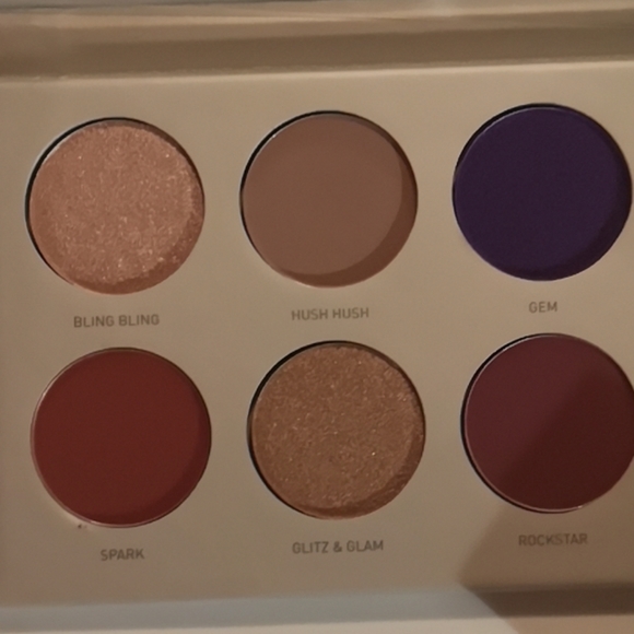 Makeup - Picture 3 of 4